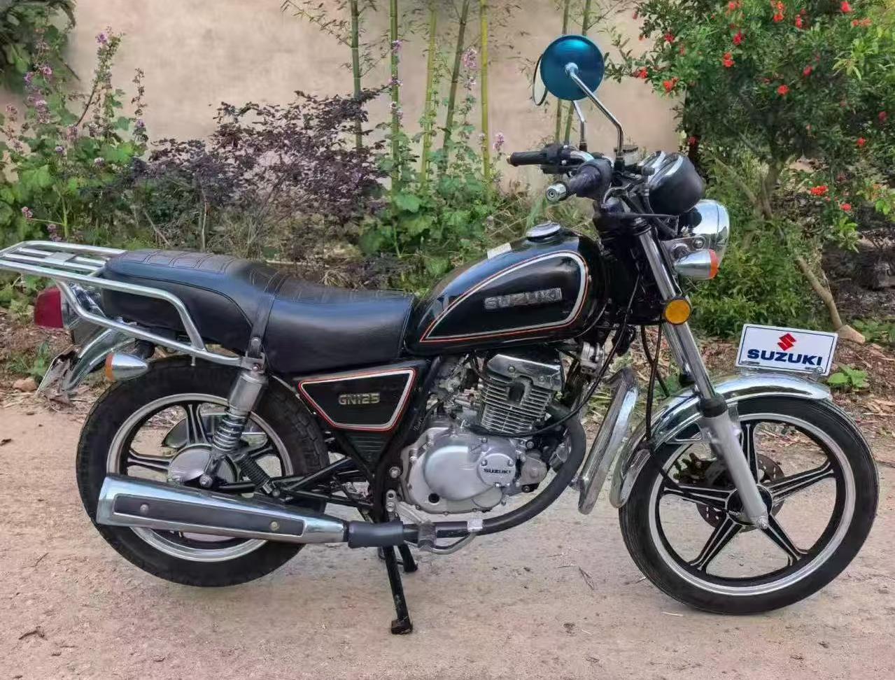 Suzuki GN125-2