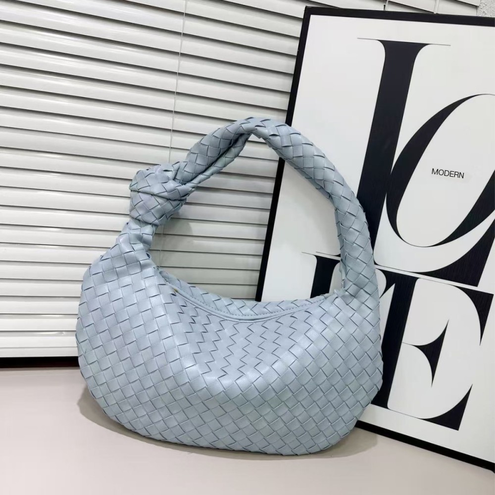 Cross-border best-selling hand-woven croissant bag, high-end and stylish underarm bag, versatile for commuting and leisure, hand-held or single-shoulder bag for women