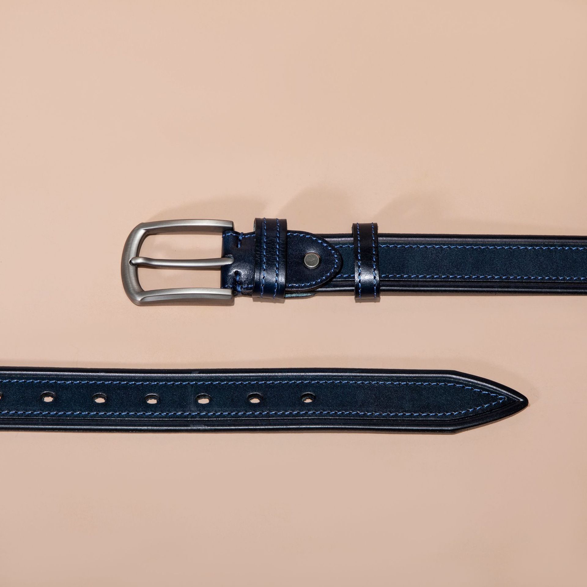 The factory supplies genuine leather belts, men's style, fashionable, made of real leather, suitable for boutique wholesale.