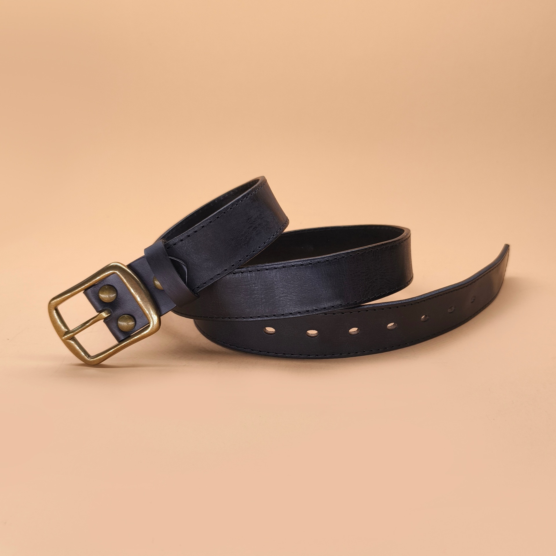 Wholesale Genuine Cow Leather Belts For Men, Solid Brass Buckle Vintage Cowhide Waist Belts Bulk Supply